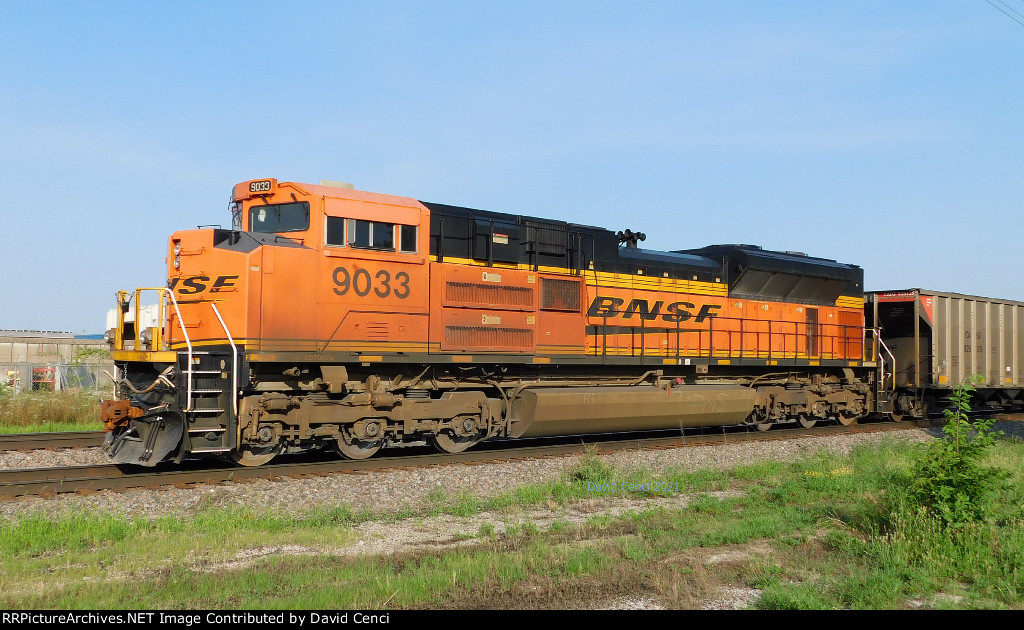 BNSF 9033